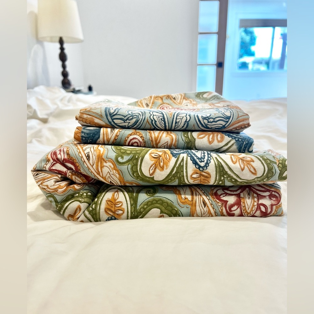 Pottery Barn Duvet (Queen) + 2 Shams - Caesarea paisley print (Like New).